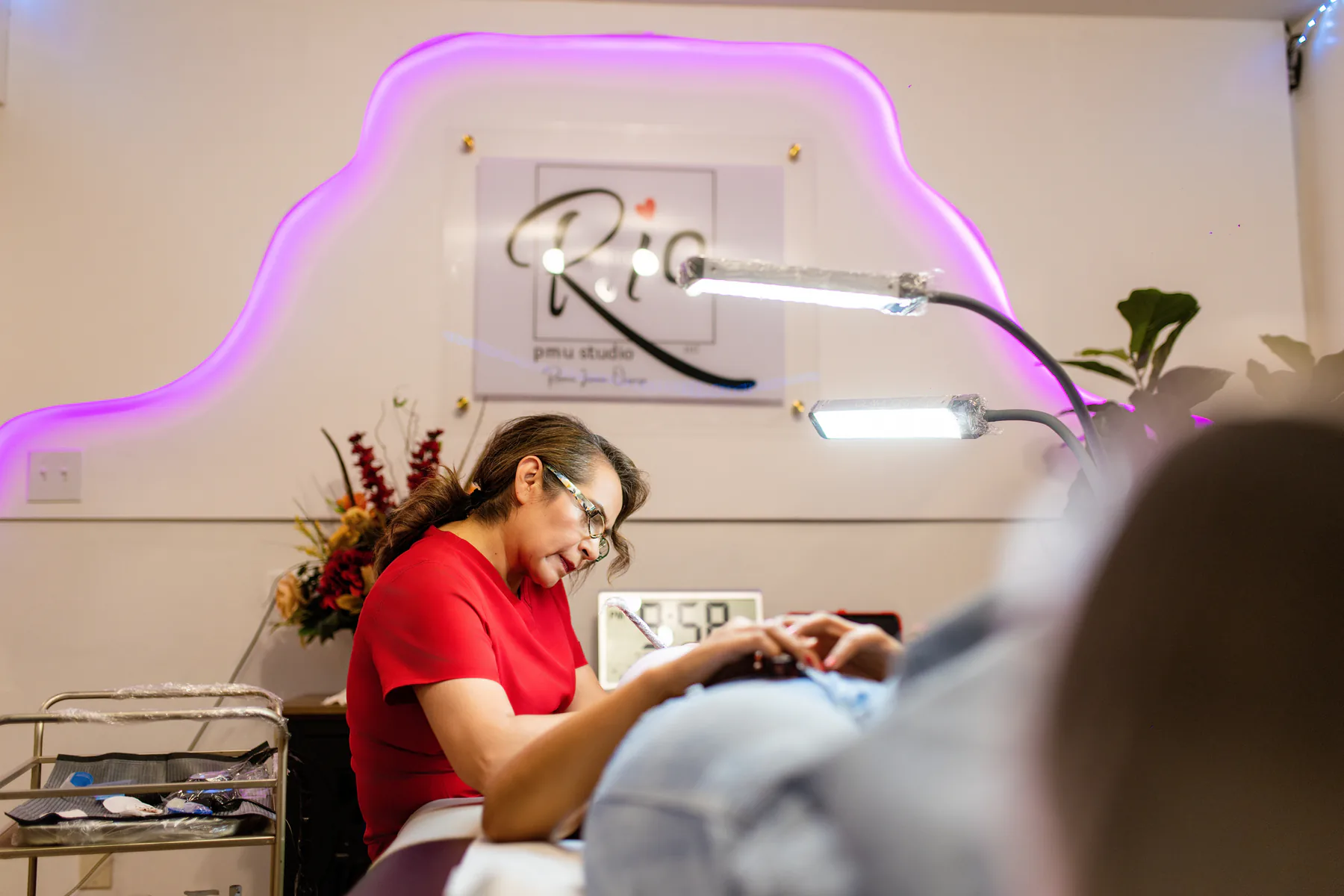 Rosario performing a permanent makeup procedure inside Rio PMU Studio